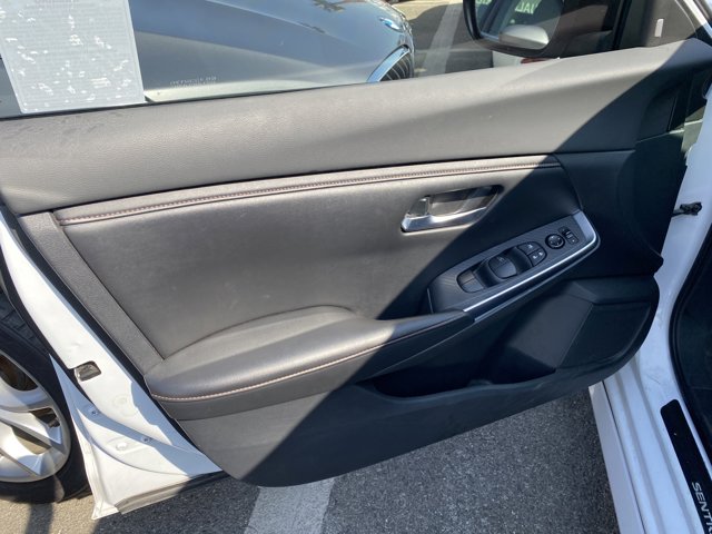 Vehicle image 8 of 19