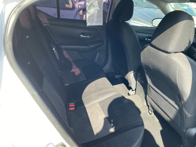 Vehicle image 17 of 19