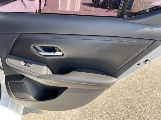 Vehicle image 18 of 19