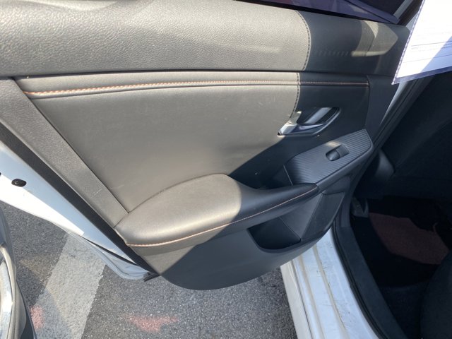 Vehicle image 14 of 19