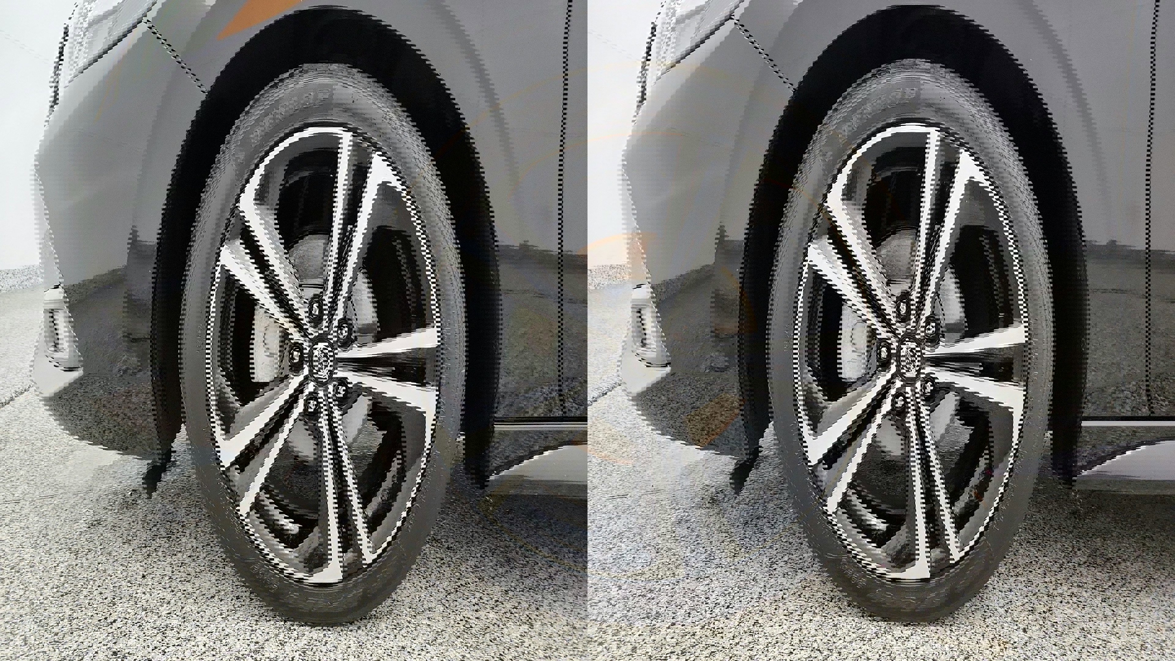 Vehicle image 32 of 49