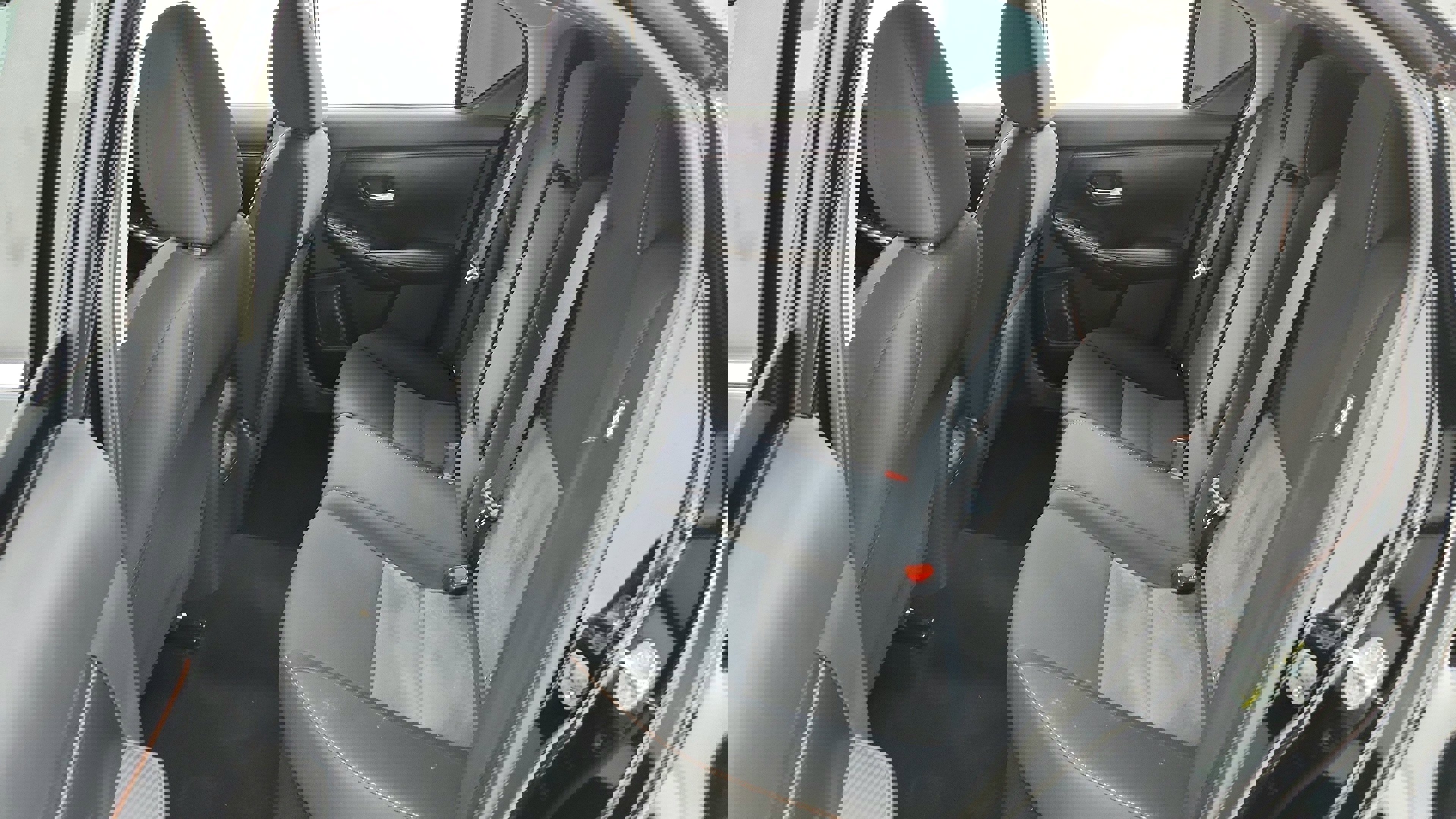 Vehicle image 27 of 49