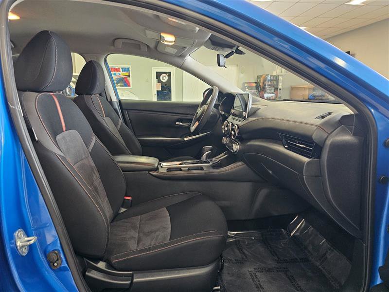 Vehicle image 14 of 22