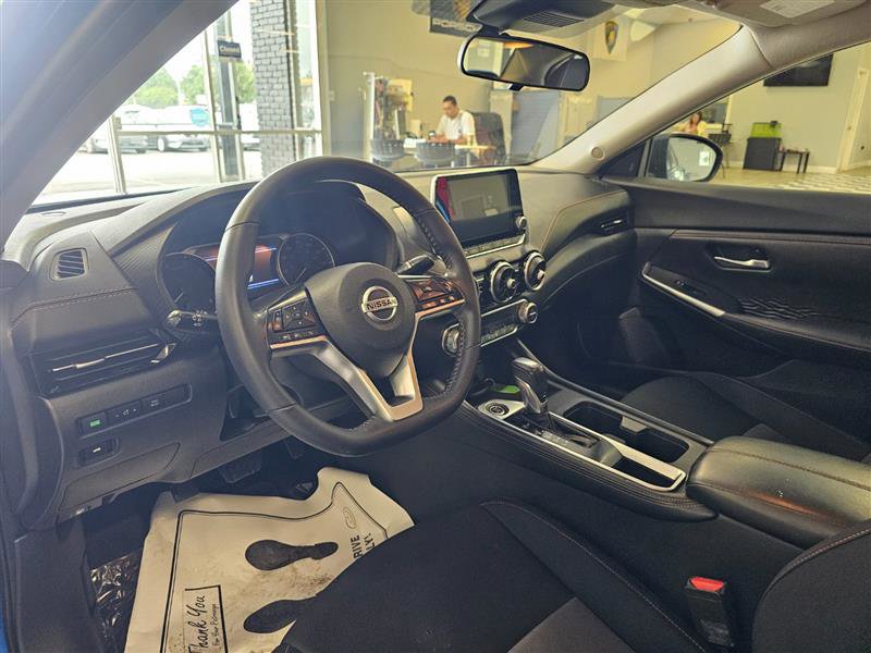Vehicle image 10 of 22