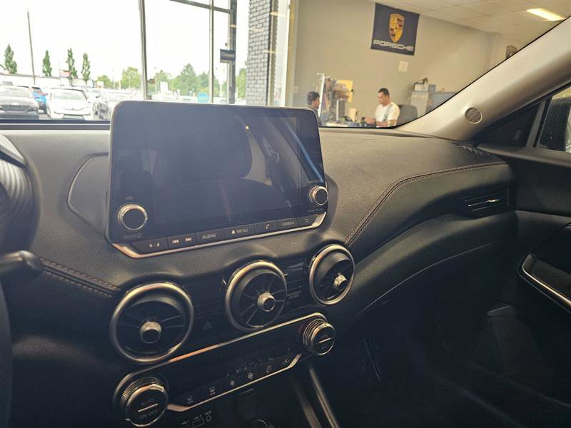 Vehicle image 16 of 22