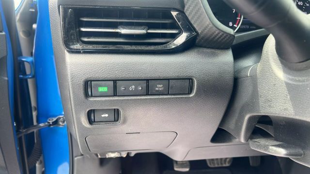 Vehicle image 17 of 19