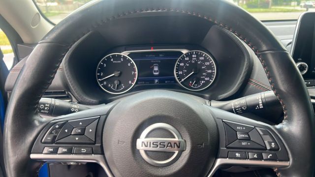 Vehicle image 18 of 19