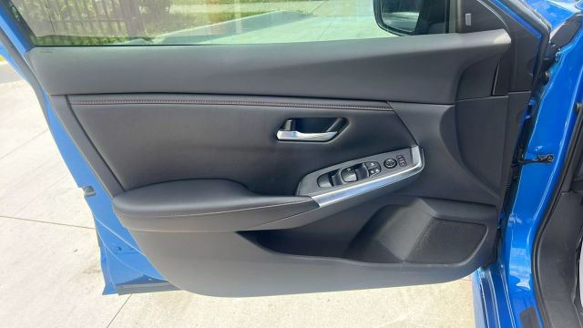 Vehicle image 16 of 19