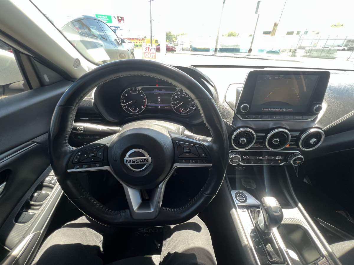 Vehicle image 10 of 12