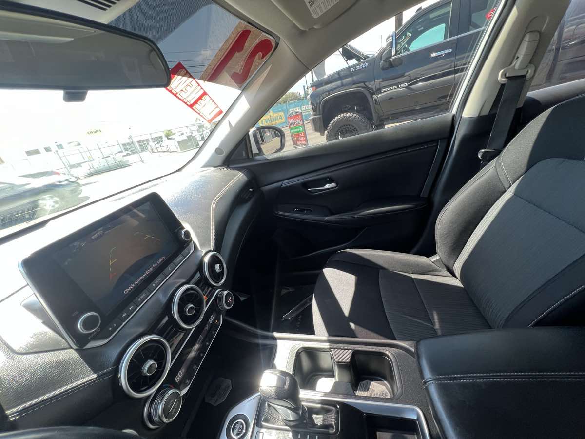 Vehicle image 11 of 12
