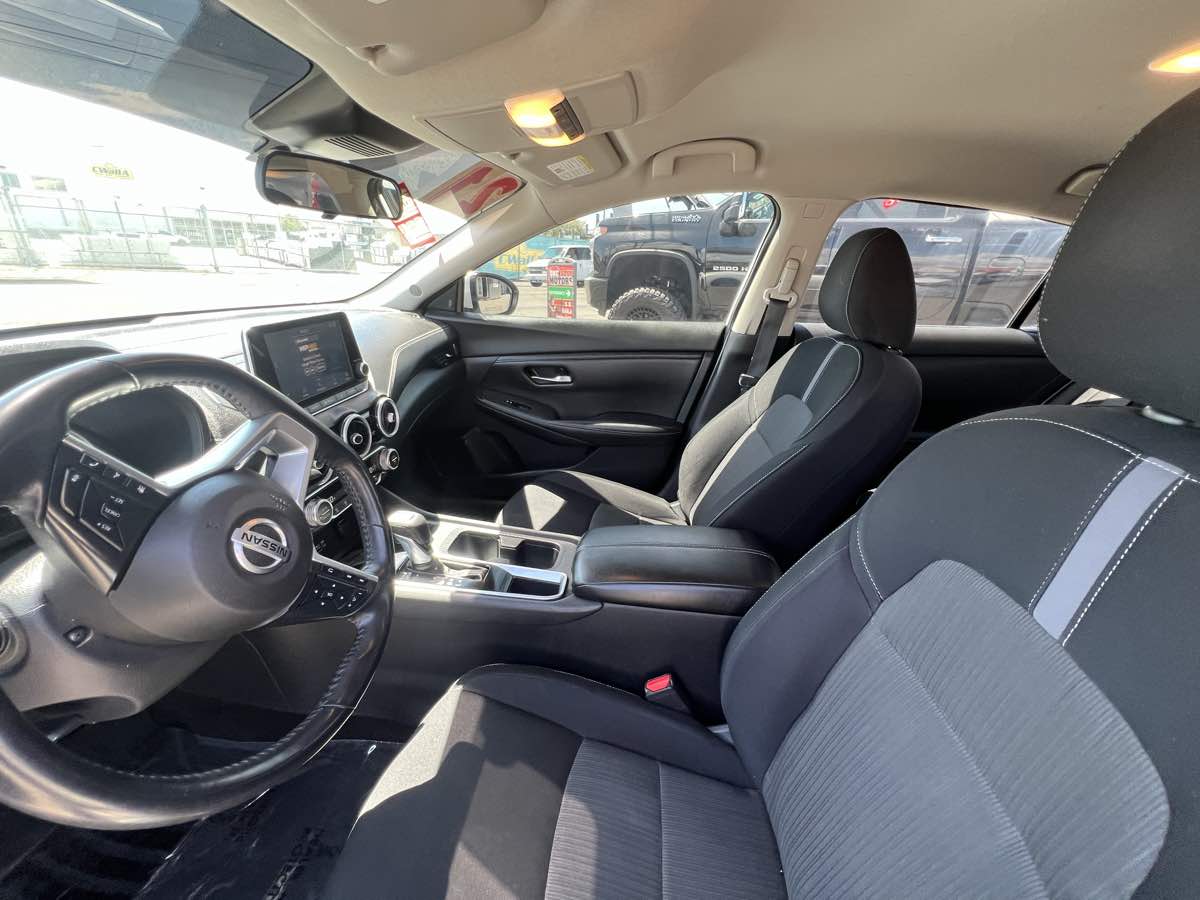 Vehicle image 9 of 12