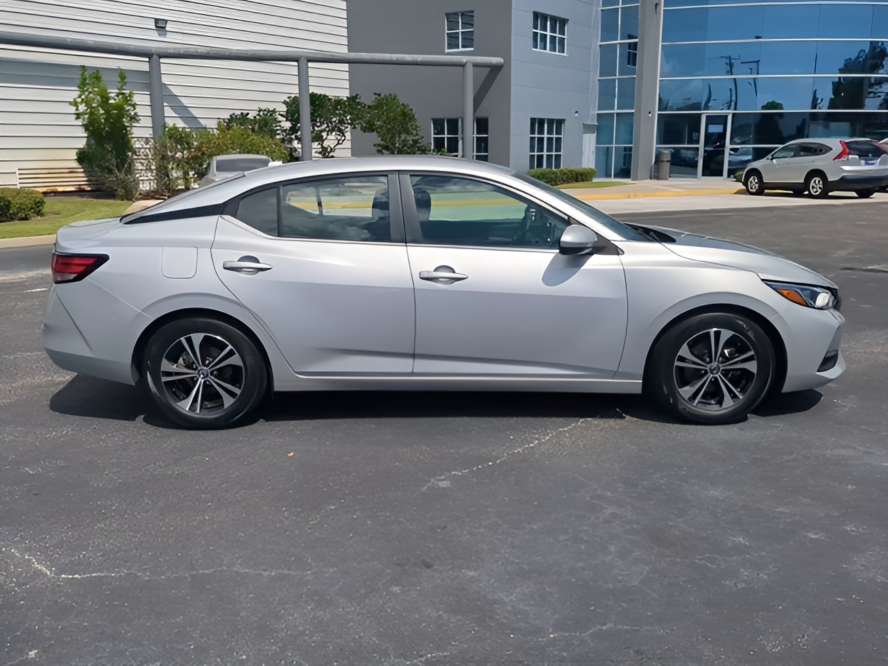 Vehicle image 32 of 36