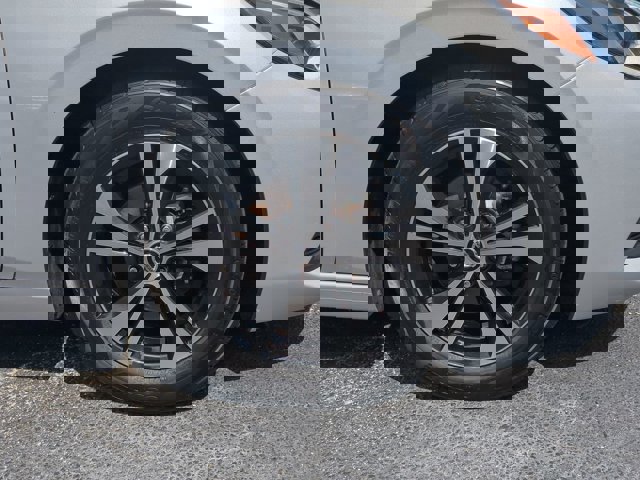 Vehicle image 11 of 36