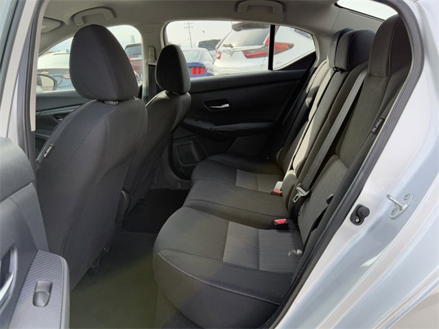 Vehicle image 13 of 23