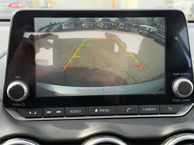 Vehicle image 21 of 23