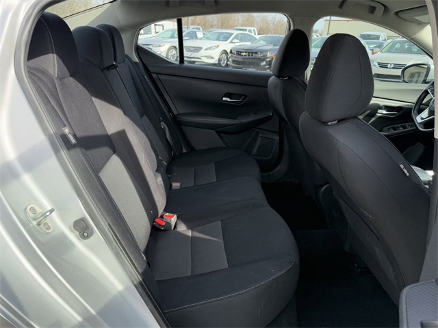 Vehicle image 11 of 23