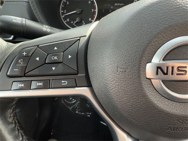 Vehicle image 18 of 23