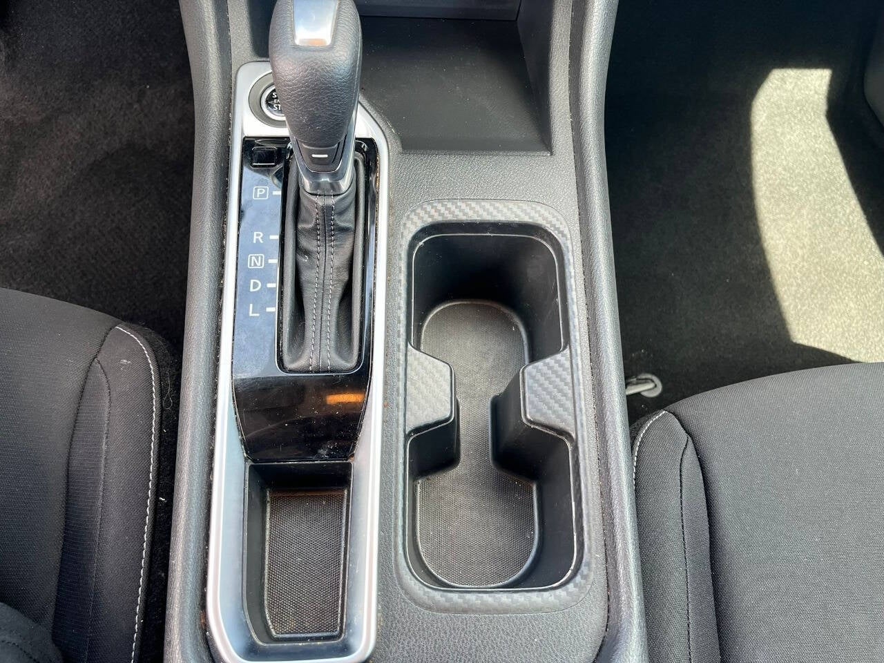 Vehicle image 28 of 44