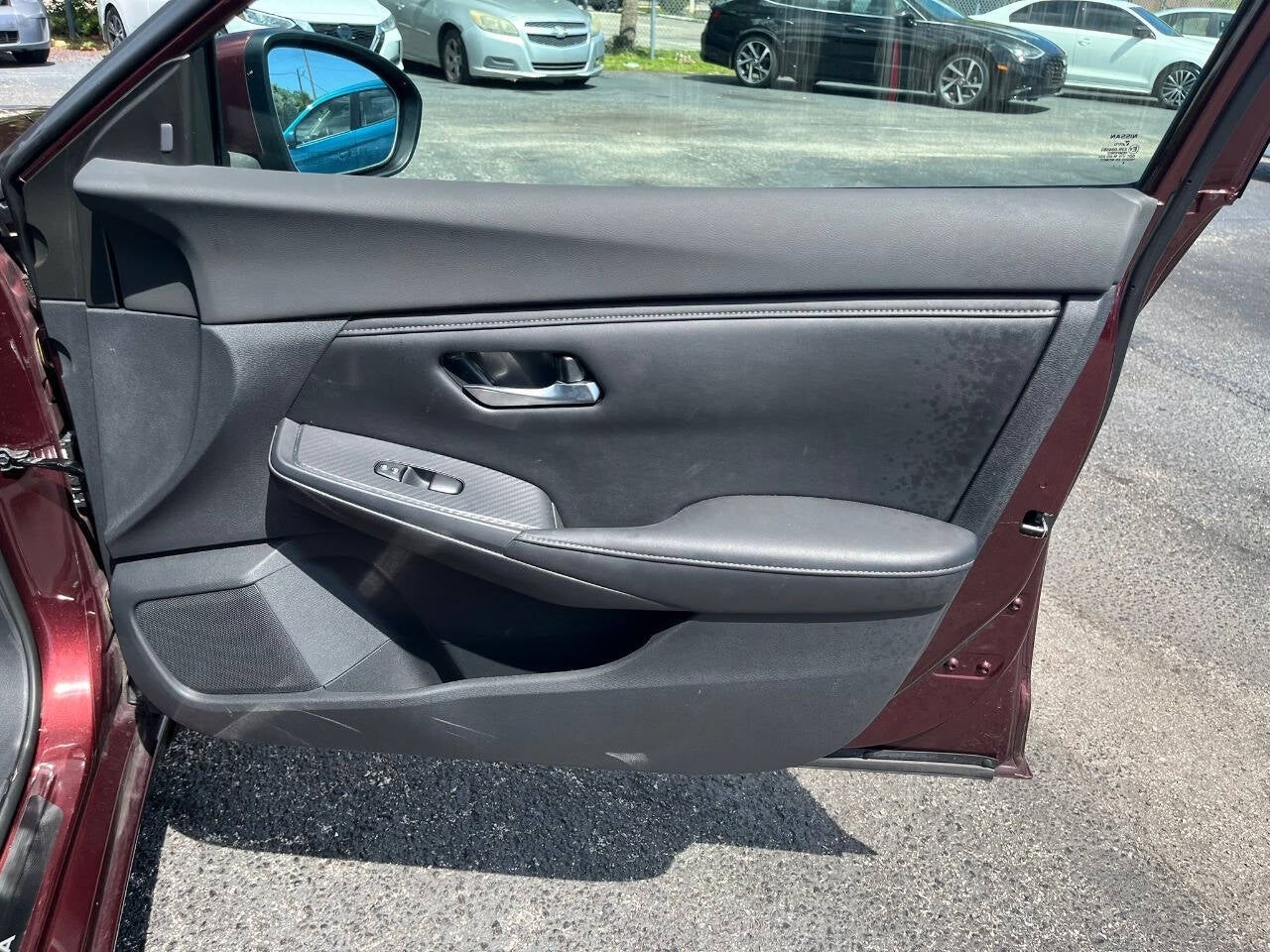 Vehicle image 32 of 44