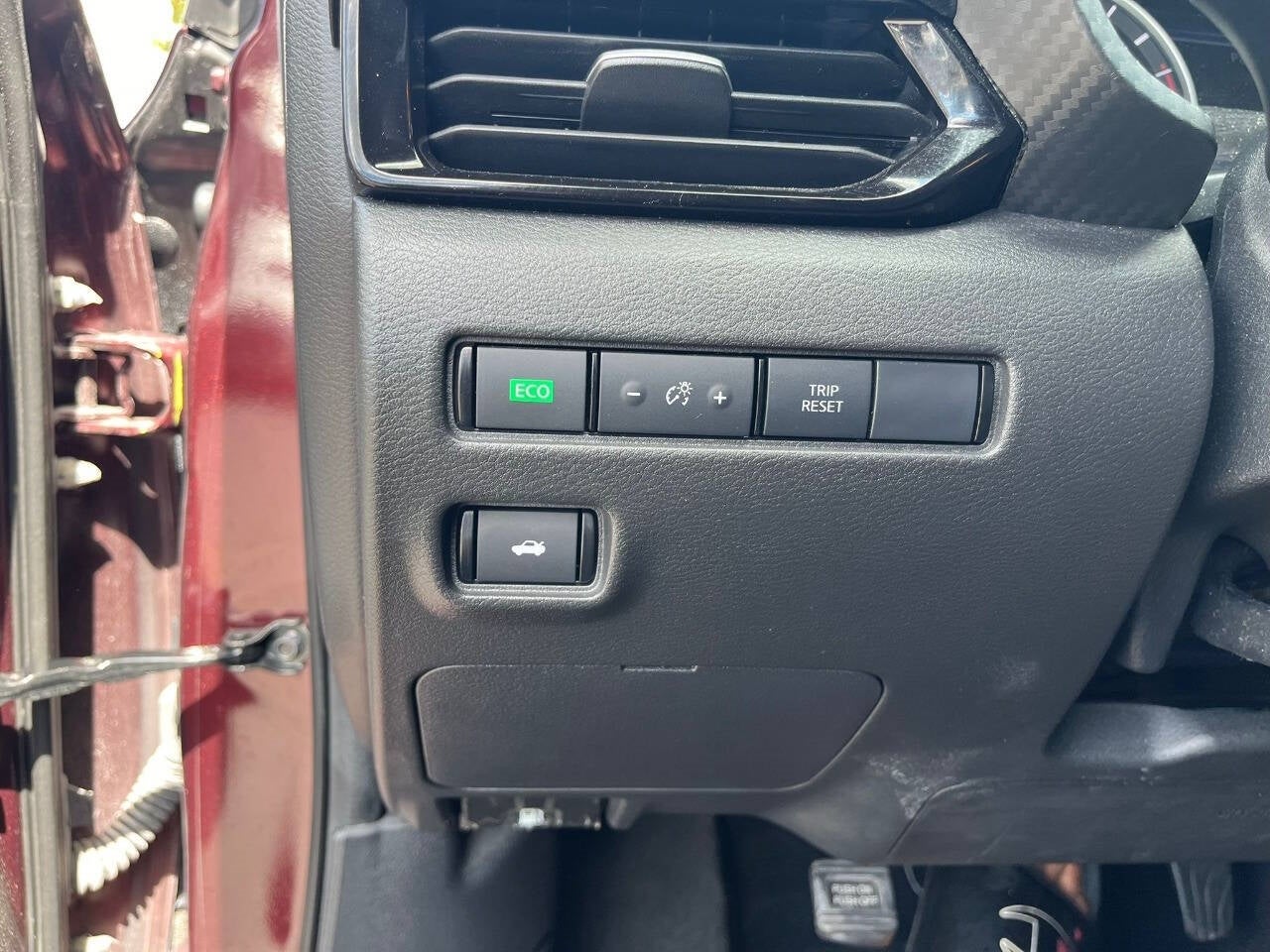 Vehicle image 33 of 44