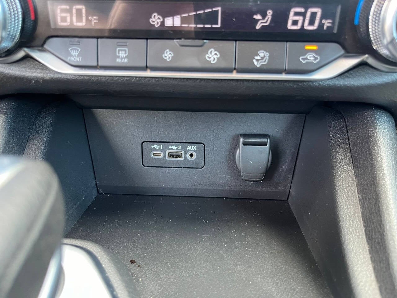 Vehicle image 35 of 44