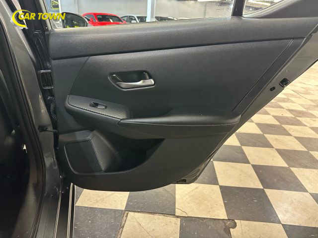 2021 Nissan Sentra SV Image 33 of 36