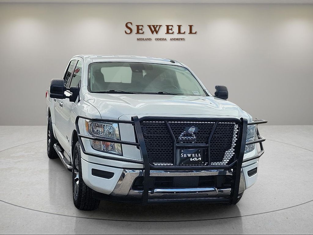 2021 Nissan Titan SV Image 3 of 20