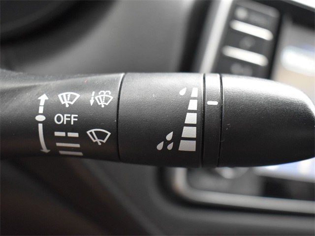 Vehicle image 47 of 48