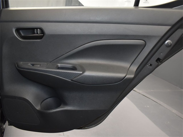 Vehicle image 33 of 48
