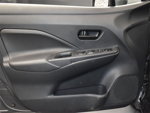 Vehicle image 35 of 48