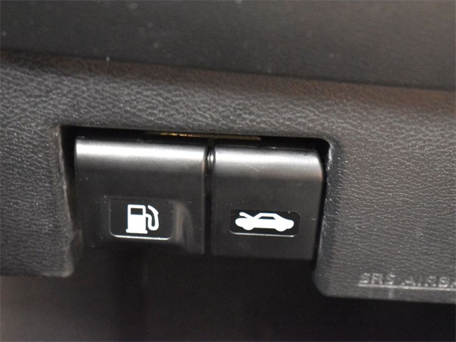 Vehicle image 43 of 48