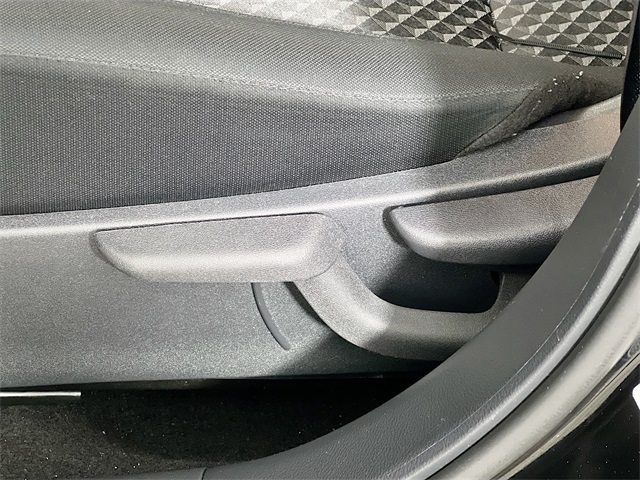 Vehicle image 11 of 32