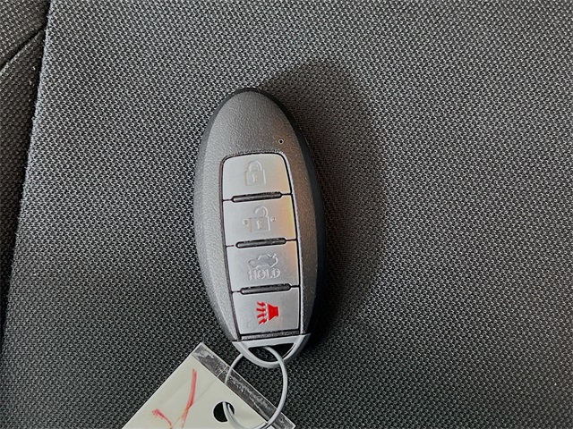 Vehicle image 28 of 32