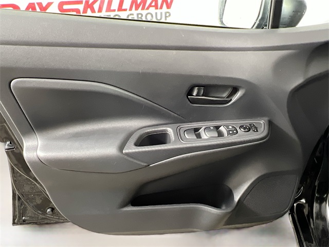 Vehicle image 29 of 32