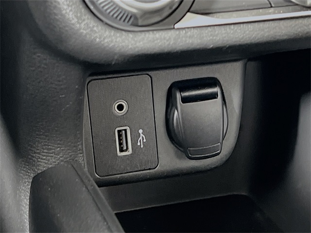 Vehicle image 20 of 32