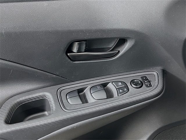 Vehicle image 9 of 32