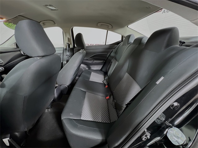 Vehicle image 22 of 32