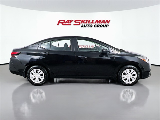 Vehicle image 4 of 32