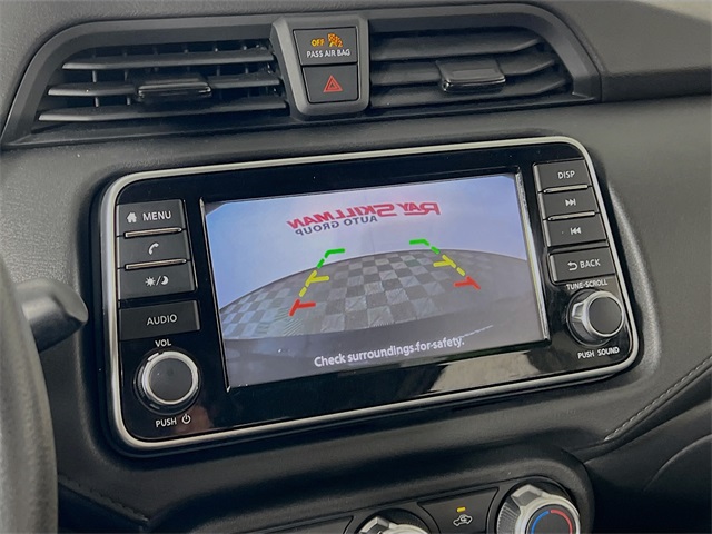 Vehicle image 18 of 32
