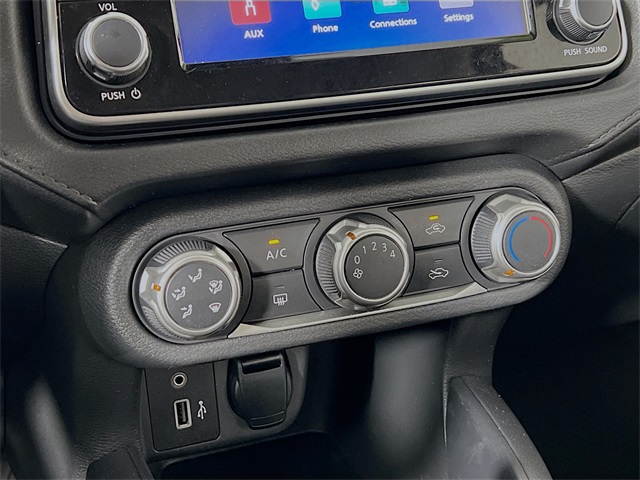 Vehicle image 19 of 32