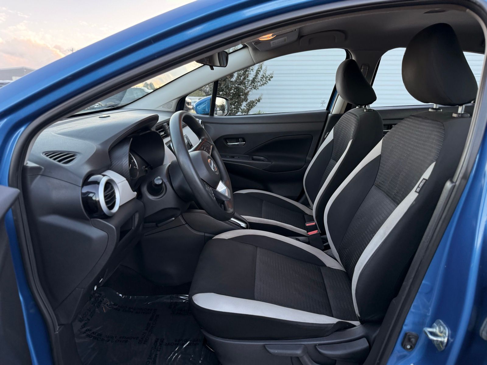 2021 Nissan Versa SV Image 16 of 31