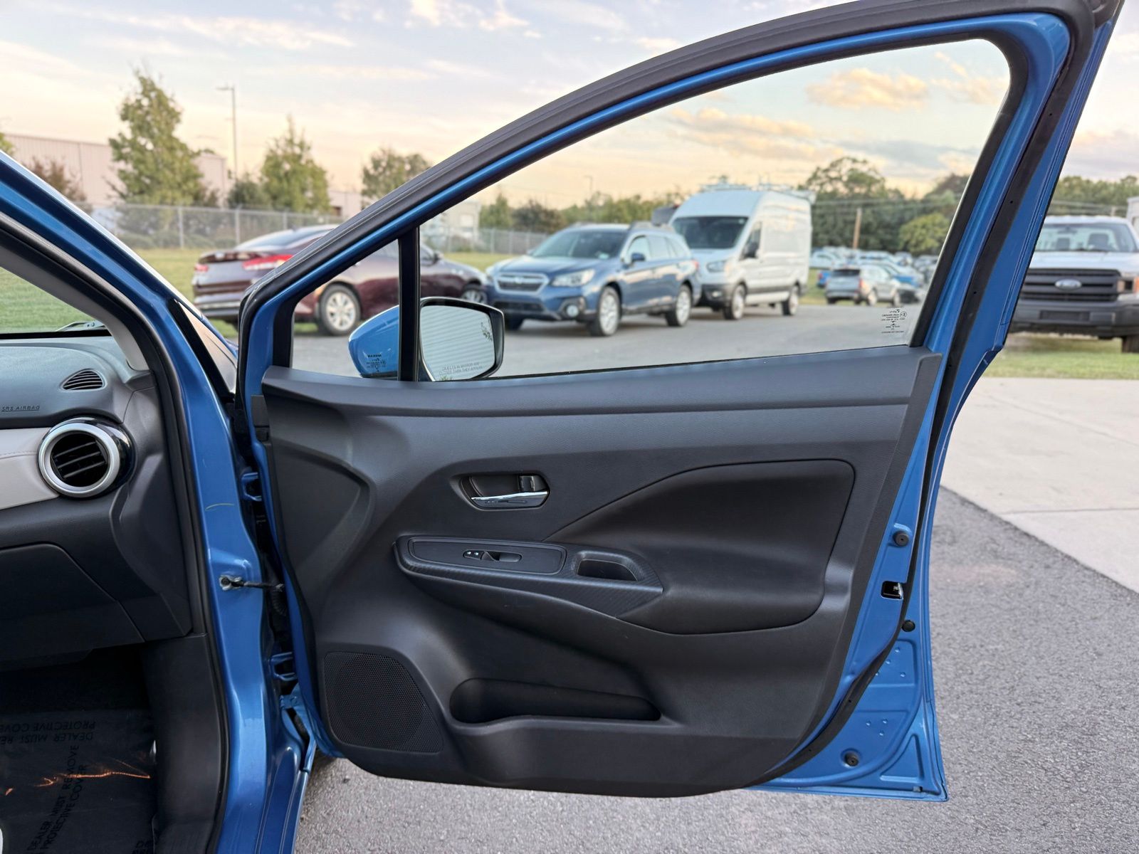 2021 Nissan Versa SV Image 25 of 31