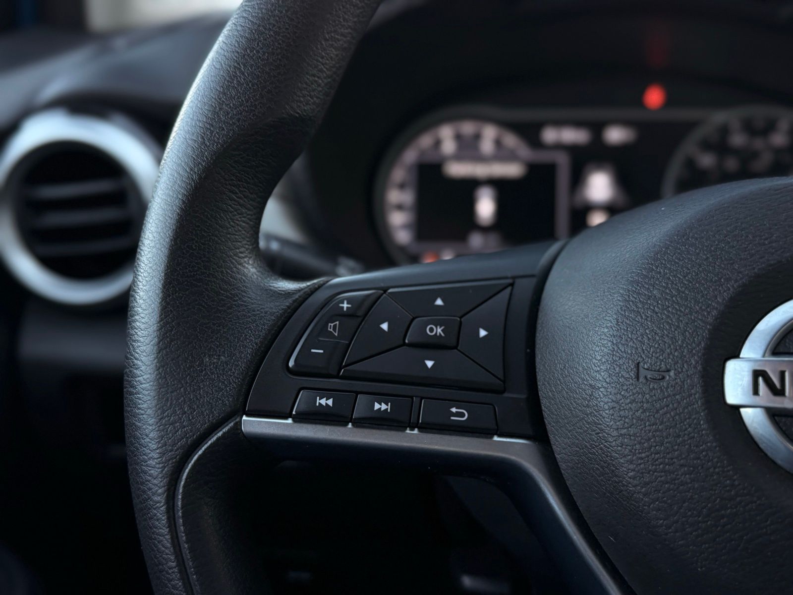 2021 Nissan Versa SV Image 30 of 31