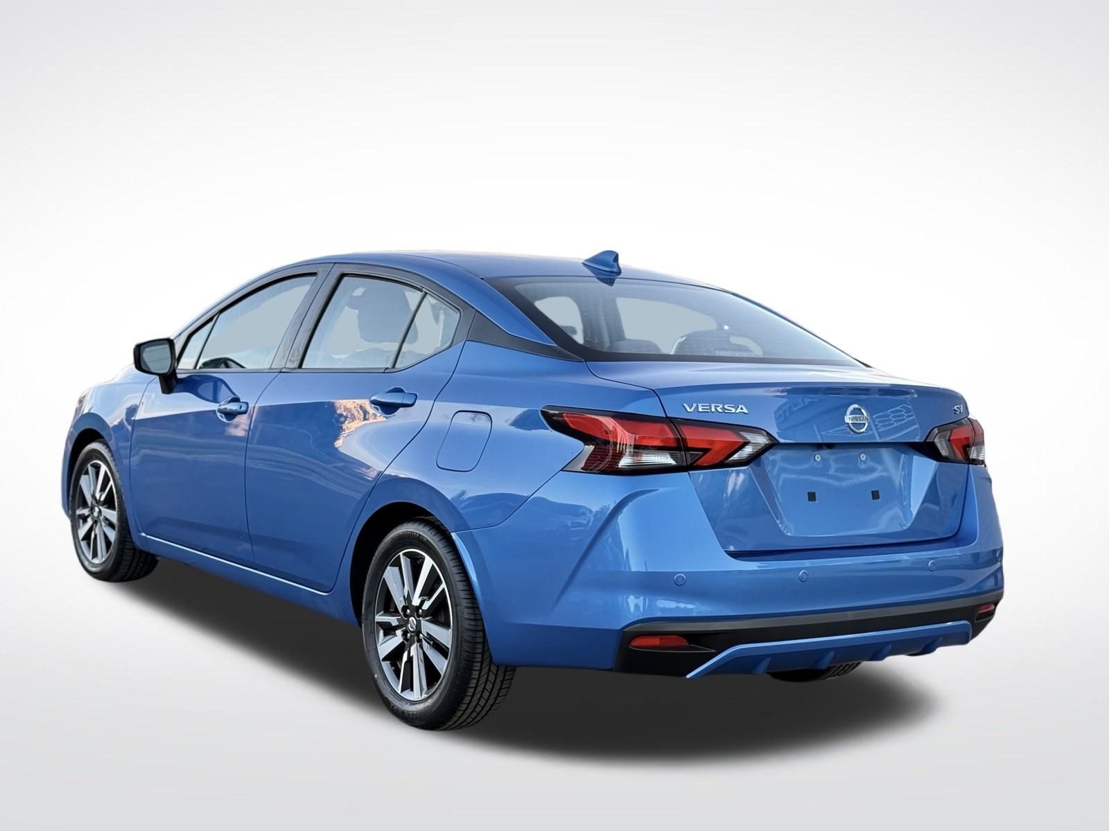 2021 Nissan Versa SV Image 8 of 31