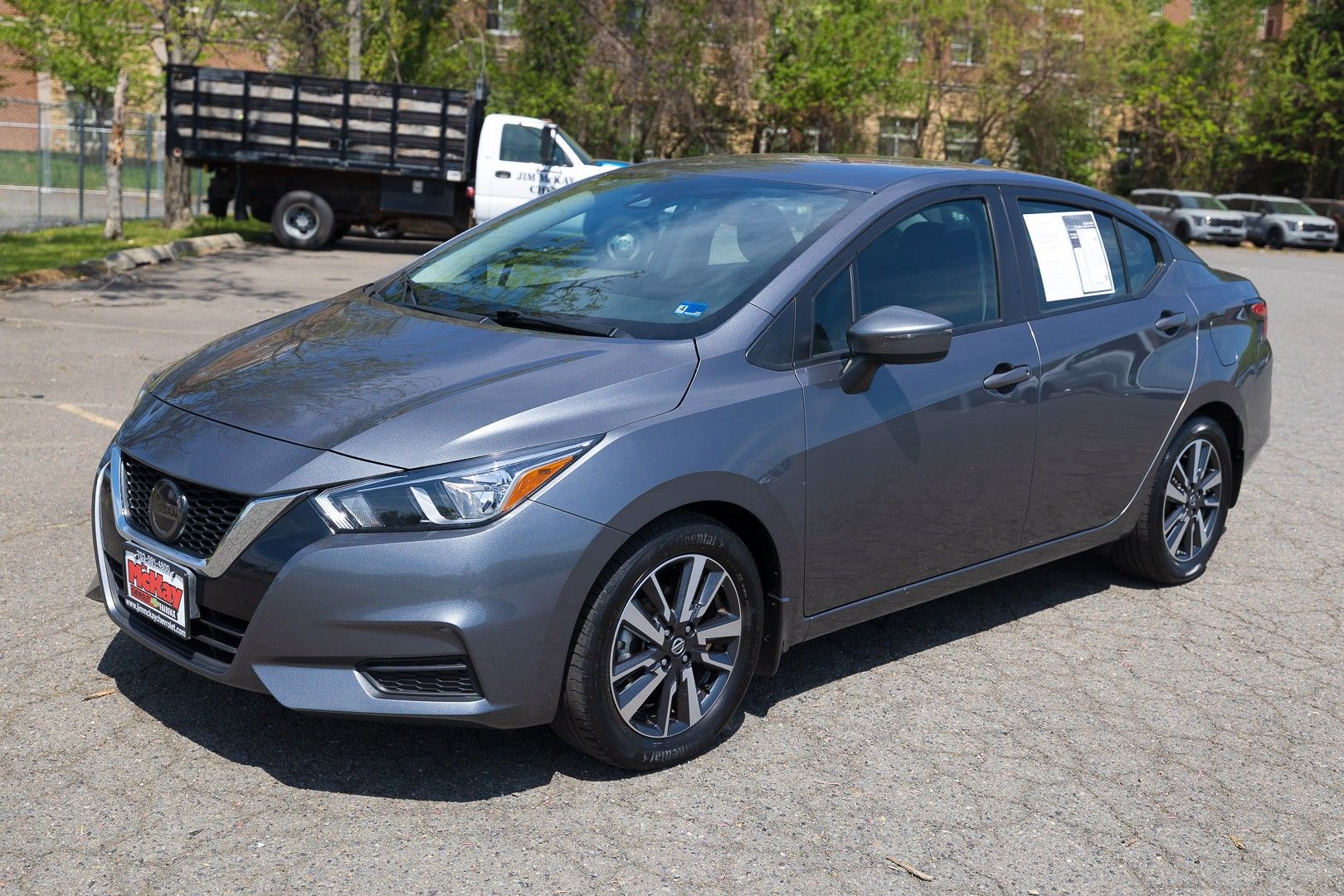 2021 Nissan Versa SV Image 2 of 28
