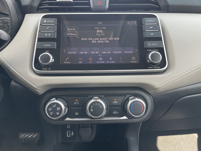 Vehicle image 16 of 21