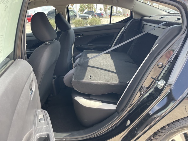 Vehicle image 18 of 21