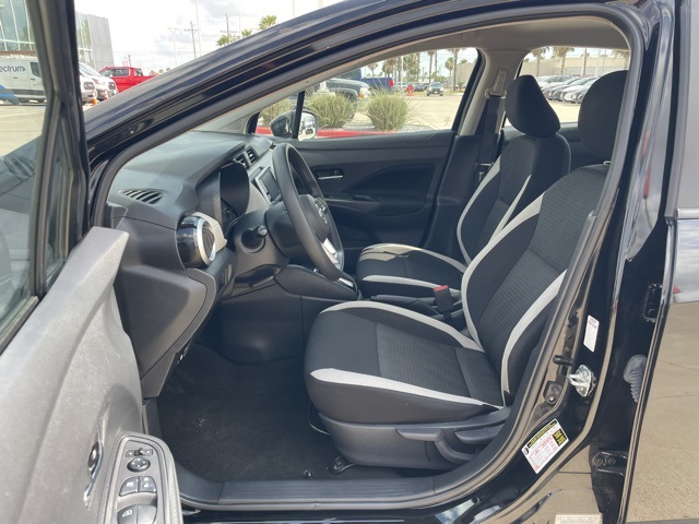 Vehicle image 14 of 21