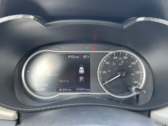 Vehicle image 11 of 21