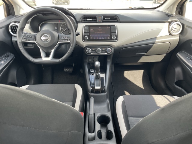 Vehicle image 15 of 21